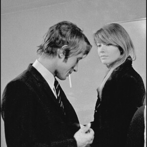 Archives - Jacques Dutronc et Françoise Hardy dans les coulisses d'un enregistrement d'une émission à Paris en 1967.