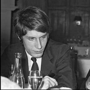 Séparés mais toujours mariés, les deux chanteurs ont toujours gardé le contact
Archives - Jacques Dutronc dîne avec Françoise Hardy après un de ses concerts en 1966.