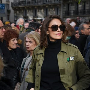 Nadia Farès - Les célébrités participent à la marche silencieuse pour la paix au Proche-Orient, entre l'Institut du monde arabe et le musée d'art et d'histoire du judaïsme à Paris, le 19 novembre 2023. A l'appel d'un collectif de 600 personnalités du monde de la culture, plusieurs milliers de personnes ont rejoint le cortège. © Lionel Urman / Bestimage