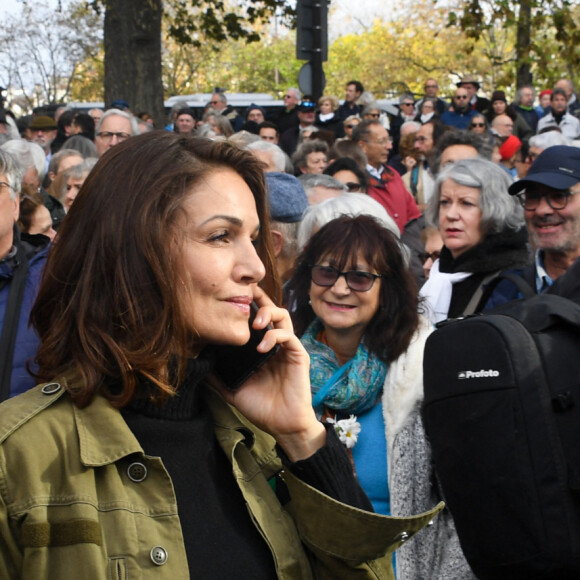 Nadia Farès - Les célébrités participent à la marche silencieuse pour la paix au Proche-Orient, entre l'Institut du monde arabe et le musée d'art et d'histoire du judaïsme à Paris, le 19 novembre 2023. A l'appel d'un collectif de 600 personnalités du monde de la culture, plusieurs milliers de personnes ont rejoint le cortège. © Lionel Urman / Bestimage