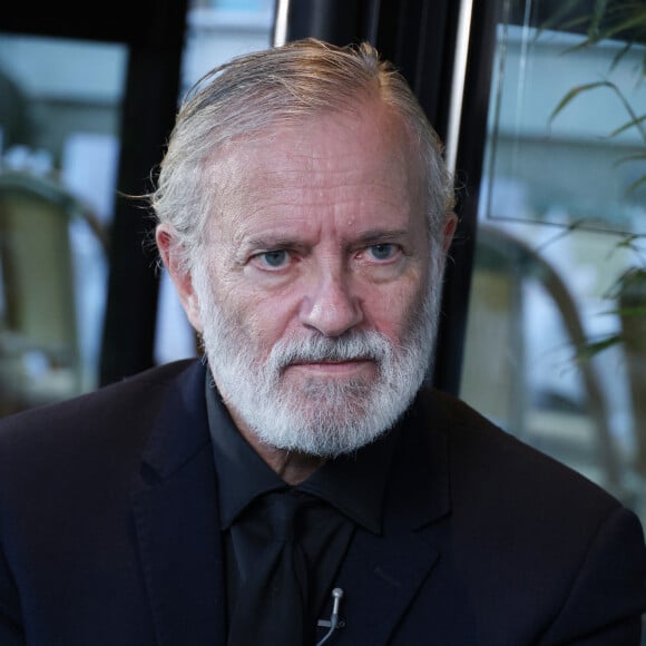 Exclusif - Francis Huster lors de la soirée des 90 ans du prix des Deux Magots à Paris le 25 septembre 2023. © Denis Guignebourg / Bestimage 