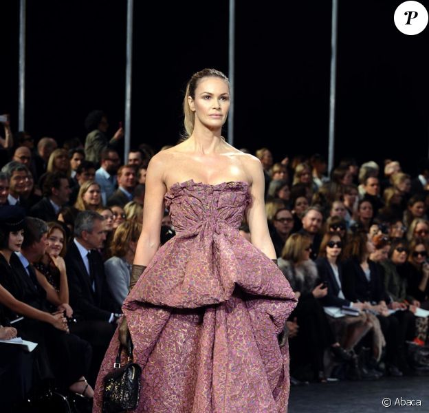 Elle Macpherson, Laetitia Casta et les jeunes mamans Adriana Lima et Karolina Kurkova, retour