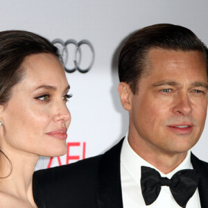 L'adolescent, 19 ans, aurait insulté l'acteur de "connard de classe mondiale" sur un compte Instagram privé en 2020.
Brad Pitt et son ex-femme Angelina Jolie - Avant-première du film "By the Sea" lors du gala d'ouverture de l'AFI Fest à Hollywood, le 5 novembre 2015.