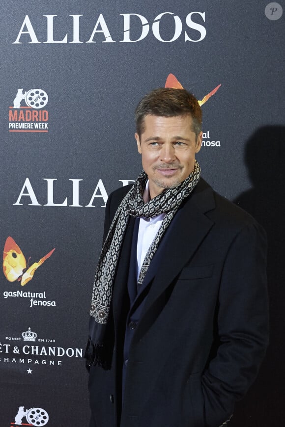 Ils ne risquent pas de se croiser autour d'une dinde le soir de Noël.
Brad Pitt lors de la première de "Alliés" (Allied) au cinéma Callao à Madrid, Espagne. © Jack Abuin/Zuma Press/Bestimage 