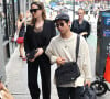 Brad Pitt, qui est déjà en conflit avec son fils Maddox, serait également en guerre froide avec un des autres enfants qu'il a eu avec Angelina Jolie.
Angelina Jolie et son fils Pax à New York.