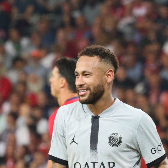Neymar - Match de football en ligue 1 Uber Eats : Le PSG (Paris Saint Germain) bat Lille (LOSC) 7 à 1 au stade Pierre Mauroy le 21 août 2022. © Laurent Sanson / Panoramic / Bestimage