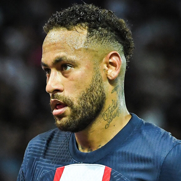 Neymar accablé par une ancienne employée
 
Neymar - Match de Ligue 1 Uber Eats "PSG - Strasbourg (2-1)" au Parc Des Princes. © Matthieu Mirville/Zuma Press/Bestimage