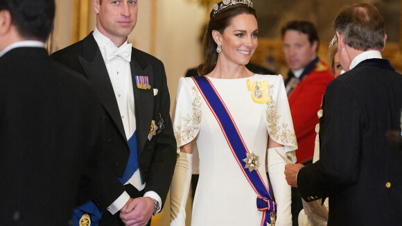 PHOTOS Kate Middleton somptueuse lors du banquet au bras de William : son accessoire très rare subjugue !