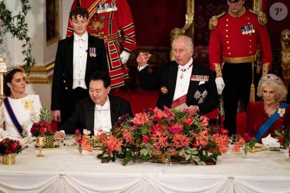 La princesse Kate, le président sud-coréen Yoon Suk Yeol et le roi Charles III - Dîner d'Etat en l'honneur du président sud-coréen à Londres, au Buckingham Palace le 21 novembre 2023 © Yui Mok/PA Wire/ABACAPRESS.COM