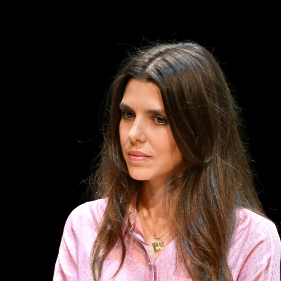 Si ses deux fils ont hérité de son amour pour la lecture, ils n'en sont pas moins différents dans leurs goûts
Charlotte Casiraghi durant la cérémonie de proclamation de l'édition 2023 des Prix de la Fondation Prince Pierre à l'opéra Garnier à Monaco, le 10 octobre 2023. Le palmarès 2023 est pour la littérature : le Prix Littéraire à Jean-Noël Pancrazi, pour l'ensemble de son oeuvre, la Bourse de la Découverte à Éric Chacour pour son premier roman "Ce que je sais de toi" et le coup de coeur des lycéens, à Julia Minkowski pour son premier roman "Par-delà l'attente". Pour la musique : le coup de coeur des jeunes mélomanes va à Kristine Tjogersen pour son oeuvre Between trees, et le tremplin musical à Zeno Baldi et pour la philosophie : le Prix de la Principauté, en partenariat avec les Rencontres Philosophiques de Monaco et la Fondation Prince Pierre va à Jacques Rancière, pour l'ensemble de son oeuvre. © Bruno Bebert / Bestimage