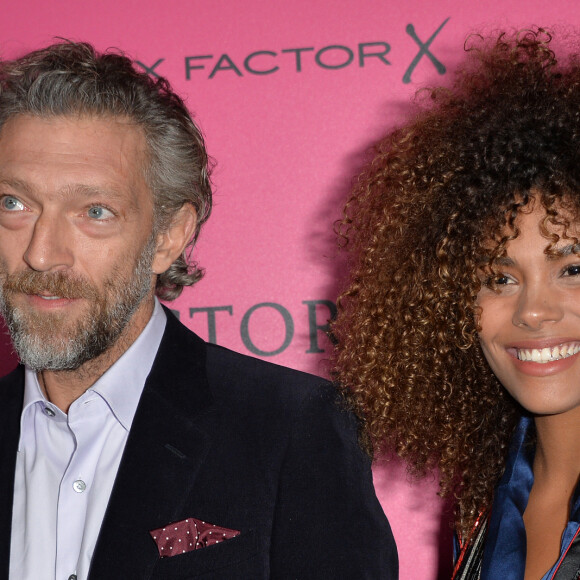 Vincent Cassel et Tina Kunakey lors du photocall du Victoria's Secret Fashion 2016 au Grand Palais à Paris, France, le 30novembre 2016. © BOV/Bestimage 