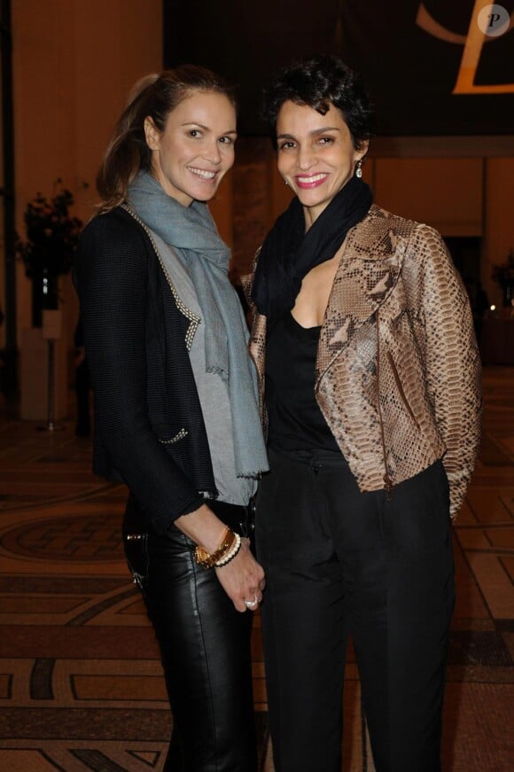 Elle Macpherson et Farida Khelfa au vernissage de l'exposition Yves Saint Laurent le 10 mars