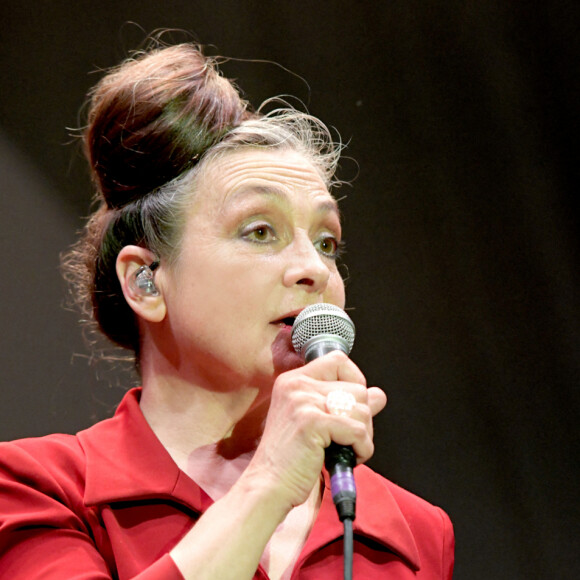 Catherine Ringer en concert à l'ouverture du 49ème Nice Jazz Festival, sur la place Masséna à Nice, France, le 12 juillet 2021. Le premier festival de jazz au monde a vu le jour à Nice et non pas aux Etats-Unis, en 1948. Année où la capitale azuréenne aura donc célébré ses noces avec le jazz, même si cette union a été suivie par une longue séparation de 23 ans, avant des retrouvailles de 1971. © Bruno Bebert/Panoramic/Bestimage