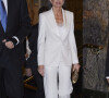 Elle a complété son look avec des petites touches dorées
Le roi Felipe VI et la reine Letizia d'Espagne lors de la soirée de remise du Prix de journalisme "Francisco Cerecedo" au Westin Palace Hotel à Madrid le 27 novembre 2023.