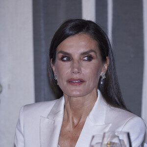 La reine Letizia d'Espagne lors de la soirée de remise du Prix de journalisme "Francisco Cerecedo" au Westin Palace Hotel à Madrid le 27 novembre 2023.