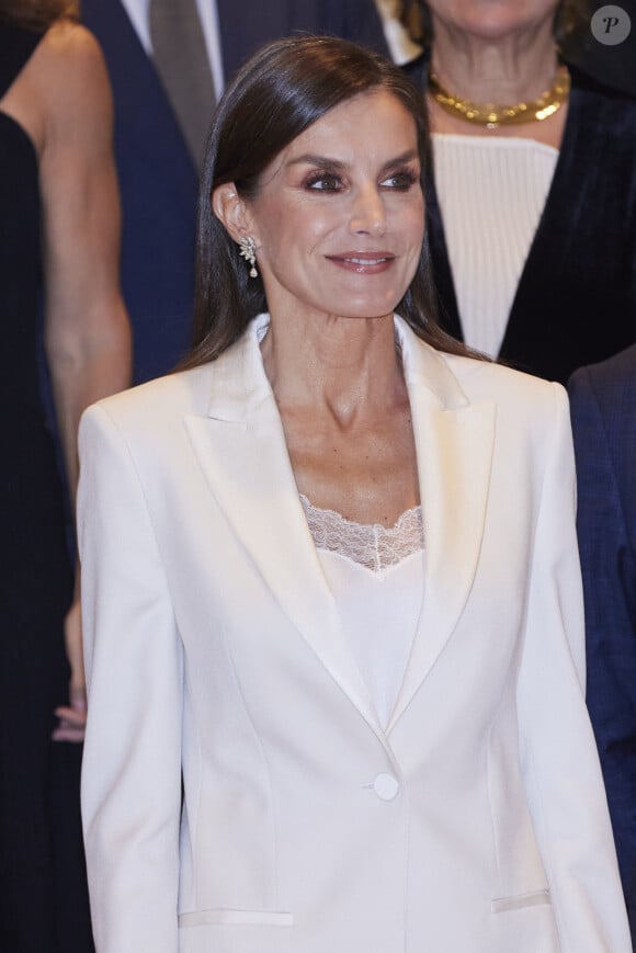 La reine Letizia d'Espagne lors de la soirée de remise du Prix de journalisme "Francisco Cerecedo" au Westin Palace Hotel à Madrid le 27 novembre 2023.