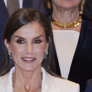 La reine Letizia d'Espagne lors de la soirée de remise du Prix de journalisme "Francisco Cerecedo" au Westin Palace Hotel à Madrid le 27 novembre 2023.