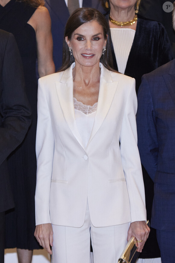 La reine Letizia d'Espagne lors de la soirée de remise du Prix de journalisme "Francisco Cerecedo" au Westin Palace Hotel à Madrid le 27 novembre 2023.