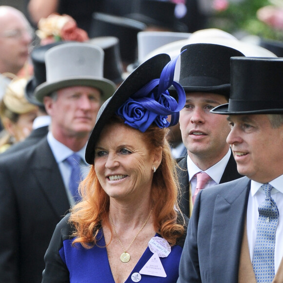 "Mes filles ont tout particulièrement été affectées par cette maladie. Elles voulaient juste que tout se passe bien et ont été incroyables, en terme de visites et de soutien."
Sarah Ferguson et le prince Andrew, duc d'York - La famille royale arrive aux courses du Royal Ascot 2015 le 19 juin 2015.
