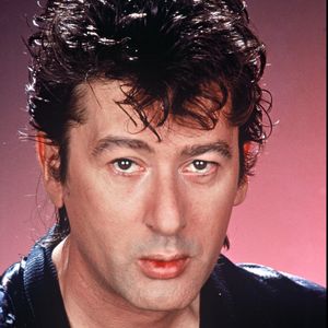 Alain Bashung, qui aurait eu 76 ans ce vendredi, a déshérité son fils Arthur. 
Alain Bashung, séance photo pour l'émission télé Sébastien C'est fou.