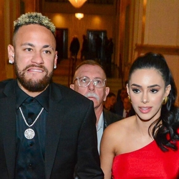 Neymar et Bruna Biancardi, la séparation
 
Neymar Jr et sa compagne Bruna Biancardi à la deuxième édition du "Prêmio Fui Clear" au palace hôtel Copacabana à Rio de Janeiro, Brésil.