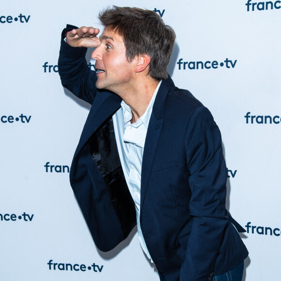 Invité d'Europe 1 ce vendredi 1er décembre, Thomas Sotto a annoncé que son futur rival avait réussi à lui chiper une chroniqueuse...
Thomas Sotto lors du photocall dans le cadre de la conférence de presse de France Télévisions au Pavillon Gabriel à Paris, France, le 24 août 2021. © Pierre Perusseau/Bestimage