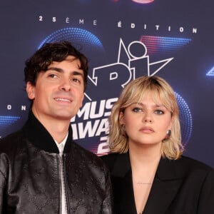 Florian Rossi et sa compagne Louane Emera au photocall de la 25ème cérémonie des "NRJ Music Awards (NMA)" au palais des Festivals et des Congrès de Cannes, France, le 10 novembre 2023. © Dominique Jacovides/Bestimage 