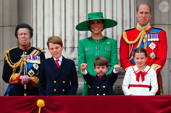 La princesse Anne, le prince George, le prince Louis, la princesse Charlotte, Kate Catherine Middleton, princesse de Galles, le prince William de Galles - La famille royale d'Angleterre sur le balcon du palais de Buckingham lors du défilé "Trooping the Colour" à Londres. Le 17 juin 2023 