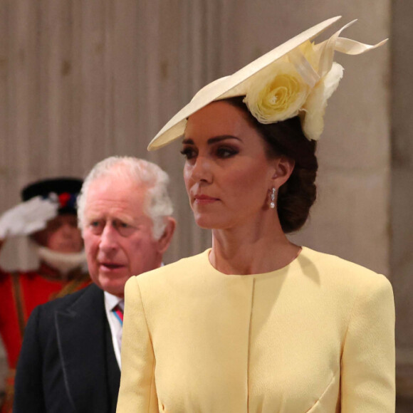 Kate Middleton et le roi Charles sont accusés d'avoir tenu des propos racistes à l'encontre d'Archie de Sussex.
Le prince William, duc de Cambridge, et Catherine (Kate) Middleton, duchesse de Cambridge, Le prince Charles, prince de Galles, et Camilla Parker Bowles, duchesse de Cornouailles - - Les membres de la famille royale et les invités lors de la messe célébrée à la cathédrale Saint-Paul de Londres, dans le cadre du jubilé de platine (70 ans de règne) de la reine Elisabeth II d'Angleterre. Londres.
