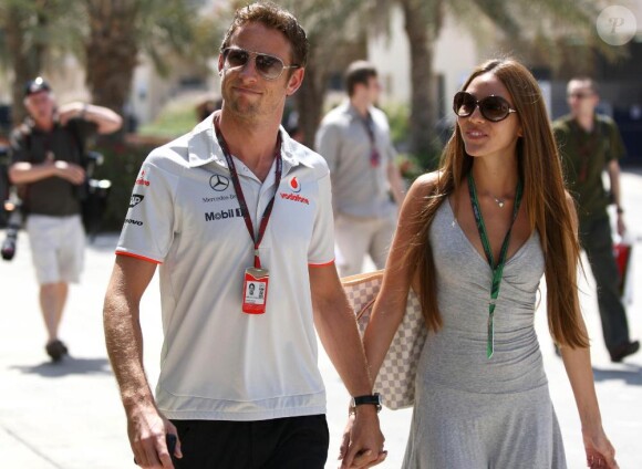 Jenson Button, champion du monde en titre de F1, se détend avec sa compagne Jessica Michibata quelques jours avant le début de la nouvelle saison le 11 mars 2010