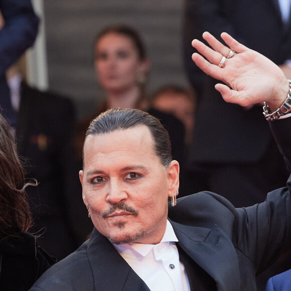 Johnny Depp - Montée des marches du film " Jeanne du Barry " pour la cérémonie d'ouverture du 76ème Festival International du Film de Cannes, au Palais des Festivals à Cannes. Le 16 mai 2023 © Jacovides-Moreau / Bestimage 