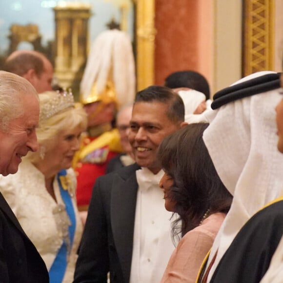 Le roi Charles III d'Angleterre et la reine consort Camilla lors d'une réception pour les corps diplomatiques au palais de Buckingham à Londres le 5 décembre 2023