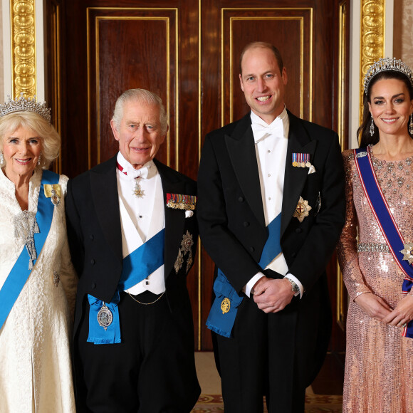 Elle a assisté avec son mari William, le roi Charles et la reine Camilla à la réception pour les corps diplomatiques au palais de Buckingham
La reine consort Camilla, le roi Charles III d'Angleterre, le prince William, prince de Galles, Catherine Kate Middleton, princesse de Galles - La famille royale du Royaume Uni lors d'une réception pour les corps diplomatiques au palais de Buckingham à Londres le 5 décembre 2023 © Chris Jackson/WPA-Pool
