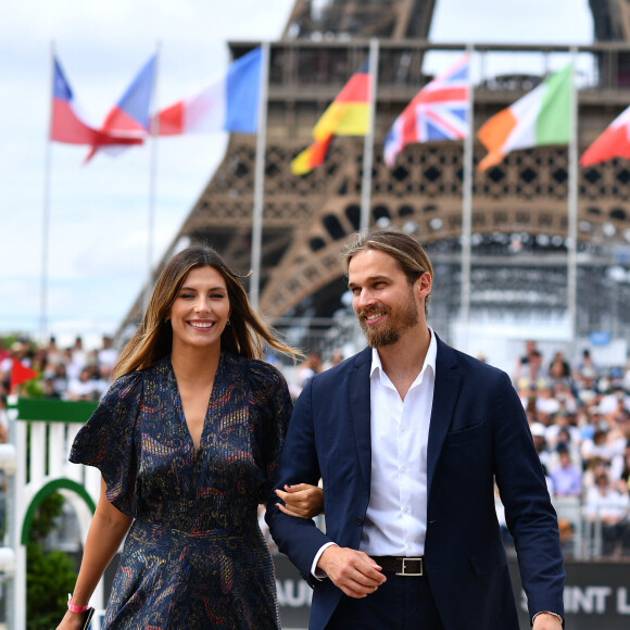 Camille Cerf, miss France 2015 et ambassadrice LPEJ 2022 et son compagnon Théo Fleury - Reconnaissance des invités people du prix Saint Laurent Eiffel Challenge lors du "Longines Paris Eiffel Jumping" au Champ de Mars à Paris le 26 juin 2022 © Gorassini / Perusseau / Tribeca / Bestimage