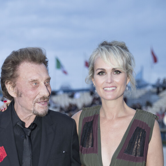 Johnny Hallyday et sa femme Laeticia Hallyday - Remise du Prix Eiffel avec Johnny et Laeticia Hallyday - Record du saut en hauteur de la ville de Paris / EOS - Longines Paris Eiffel Jumping à la plaine de Jeux de Bagatelle à Paris le 1er juillet 2016. Cette remise de prix est le prologue de la soirée au profit de l'association "La bonne étoile" de Laeticia Hallyday. © Olivier Borde / Veeren / Bestimage