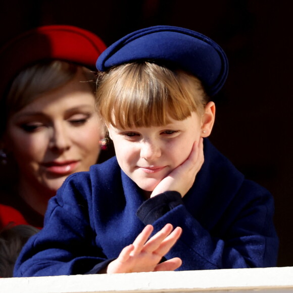 "Plus généralement, Gabriella a une passion pour la danse hip-hop" a confié l'épouse du prince Albert. 
La princesse Charlene et la princesse Gabriella de Monaco - La famille princière de Monaco au balcon du palais, à l'occasion de la Fête Nationale de Monaco. Le 19 novembre 2023 © Dominique Jacovides-Bruno Bebert / Bestimage 