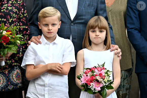 Interviewée par nos confrères de "Monaco Matin" le 12 septembre 2023, Charlene de Monaco a fait d'étonnantes révélations sur ses jumeaux Jacques et Gabriella à l'occasion de leur rentrée scolaire en CE2. 
Le prince Albert II de Monaco, sa femme la princesse Charlene et leurs enfants, le prince héréditaire Jacques et la princesse Gabriella, accompagnés de Charlotte Casiraghi, de son fils Raphaël Elmaleh, de Dimittri Rassam, son mari et de leur fils Balthazar, entourés des membres du Conseil Municipal ont participé au traditionnel pique-nique des Monégasques " U Cavagnëtu " au parc Princesse Antoinette, à Monaco