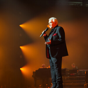 Michel Sardou sur la scène du Zénith de Rouen pour son grand retour avec la tournée "Je me souviens d'un adieu".