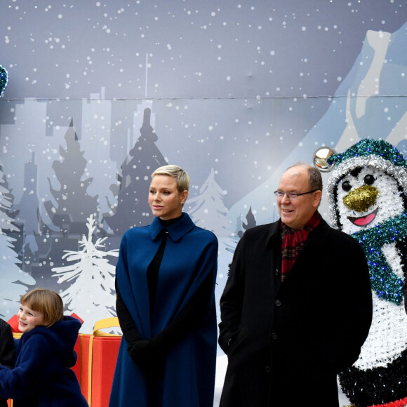 Le traditionnel arbre de Noël du Palais Princier de Monaco en présence du prince Albert II de Monaco, de la princesse Charlene et leurs deux enfants, la princesse Gabriella et le prince Jacques. Le couple princier et leurs enfants ont distribué cadeaux et friandises aux enfants monégasques, dans la cour du Palais, le 14 décembre 2022. © Bruno Bebert / Bestimage