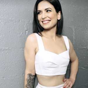 Rayonnante sur le prime de la Star Academy diffusé hier soir, Lucie Bernadoni a porté un ensemble blanc composé d'un crop top et d'une jupe évasée
Lucie Bernadoni sur Instagram