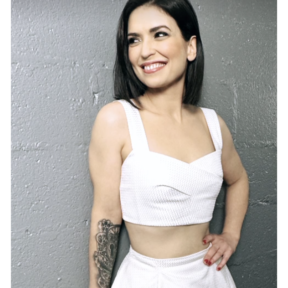 Rayonnante sur le prime de la Star Academy diffusé hier soir, Lucie Bernadoni a porté un ensemble blanc composé d'un crop top et d'une jupe évasée
Lucie Bernadoni sur Instagram