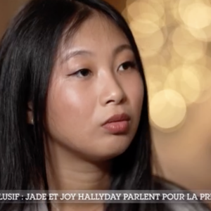 Dans cet entretien diffusé ce dimanche 10 décembre dans Sept à huit, les filles de Johnny Hallyday âgées de 19 et 15 ans se sont confiées comme jamais. 
Jade Hallyday interviewées par Audrey Crespo-Mara dans Sept à huit, sur TF1, dimanche 10 décembre 2023.