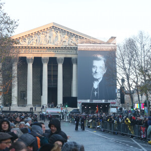 Illustration de la foule lors des obsèques de Johnny Hallyday devant l'église La Madeleine à Paris. Le 9 décembre 2017 © CVS / Bestimage  Illustration of the crowd at Johnny Hallyday's funeral in front of La Madeleine church in Paris. On december 9th 2017