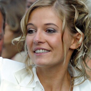 Sortie de la mairie du mariage de Flavie Flament et Benjamin Castaldi le 21 septembre 2002