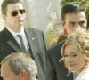 Archives - A la mairie de Bougival, Flavie Flament au bras de son père lors de son mariage avec Benjamin Castaldi le 21 septembre 2002.