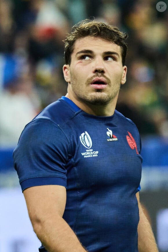 Le rugbyman a été au centre de l'attention après sa blessure lors de la Coupe du monde de rugby
 
Antoine Dupont - Coupe du Monde de Rugby France 2023 - Match de quart de finale "France-Afrique du Sud (28-29)" au Stade de France à Saint-Denis le 15 octobre 2023. © © Moreau-Jacovides/Bestimage