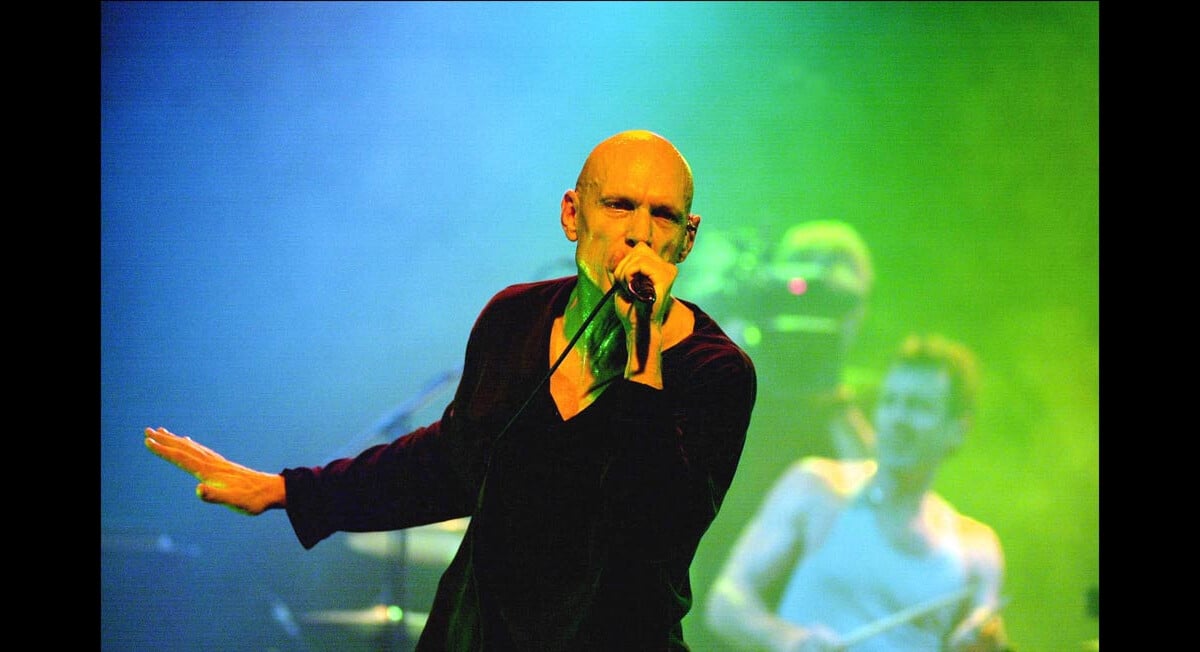 Vidéo Midnight Oil, Beds are burning Purepeople