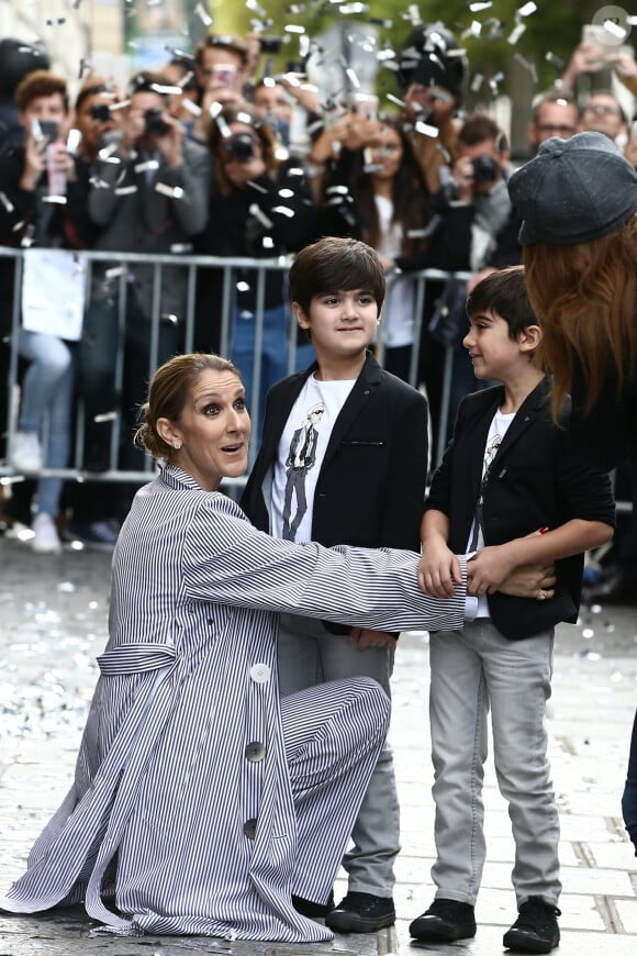 Céline Dion a vécu une année 2023 particulièrement difficile
Eddy et Nelson Angélil - Céline Dion quitte l'hôtel Royal Monceau avec ses enfants et prend un jet privé au Bourget.