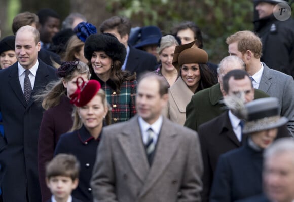 Kate Middleton a-t-elle dès le départ eu du mal avec sa nouvelle belle-soeur américaine ? Omid Scobie revient notamment sur une "facette" de la princesse de Galles que l'on connaît moins, targuant celle-ci d'être "froide", dans "Fin de règne".
Le prince William, Catherine Kate Middleton la duchesse de Cambridge enceinte, Meghan Markle et son fiancé le prince Harry - La famille royale d'Angleterre arrive à la messe de Noël à l'église Sainte-Marie-Madeleine à Sandringham, le 25 décembre 2017.