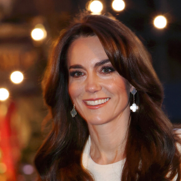 "En réalité, Kate n'a jamais manifesté la moindre envie d'établir un lien avec Meghan", écrit le journaliste. Et apparemment, la mère de George, Charlotte et Louis sait se montrer glaciale quand elle l'entend.
Catherine (Kate) Middleton, princesse de Galles, à la sortie du traditionnel concert de Noël "Together At Christmas" à l'abbaye de Westminster à Londres, Royaume Uni, le 8 décembre 2023.